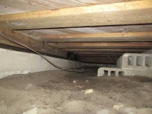 Improper installation of floor joists. 